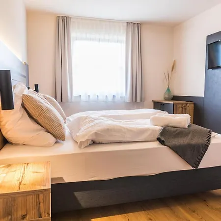 Апартаменты Chiemseer Wirtshaus *